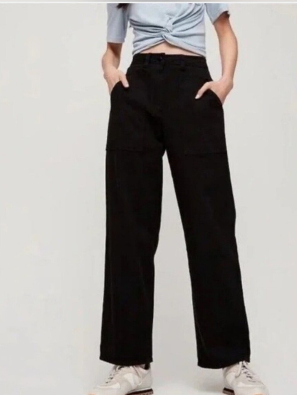 Aritzia Wilfred Free Modern Utility Pants in Black. Size 6